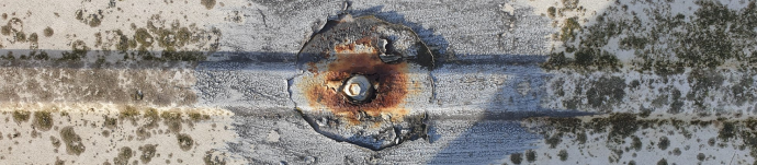 Seal_corroded_bolts_on_metal_roof